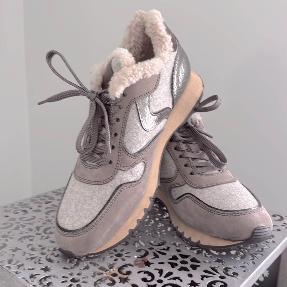 NIB Voile Blanche “Julia” sheepskin lined sneakers